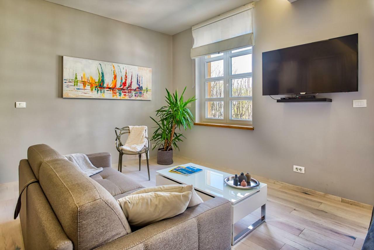 Parkside Studio Apartments With Free Parking พูลา ภายนอก รูปภาพ
